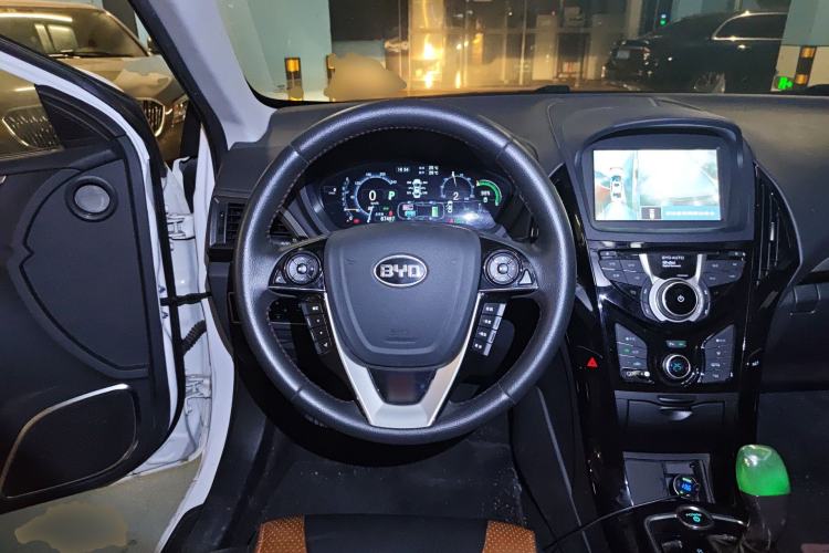 Used BYD Qin New Energy 2015 1.5T Dual-Crown Flagship Plus Edition
