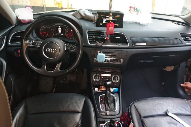 Used Audi Q3 2015 35 TFSI quattro Technology Edition Center Console