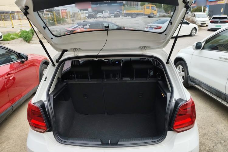 Used Volkswagen Polo 2016 1.6L Automatic Comfort Model
