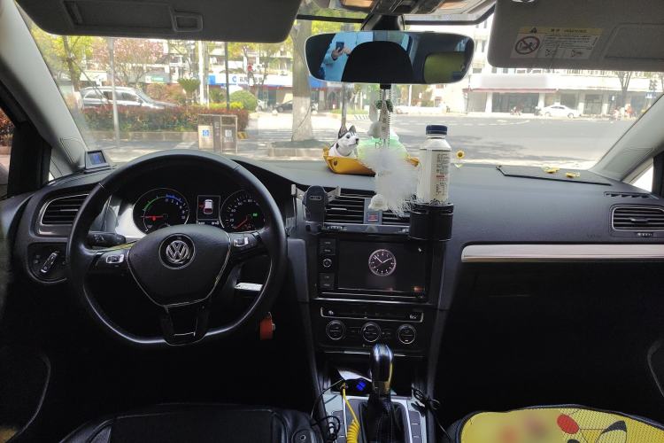 Used Volkswagen Golf Pure Electric 2020 Chari Center Console