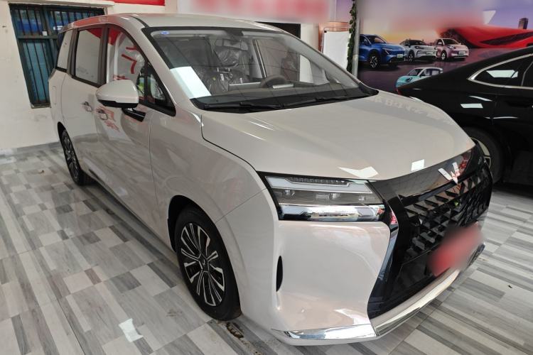 Used Wuling Starlight 730 2025 Model Plug-in Hybrid 125km Luxury Edition Front Right 45 Deg