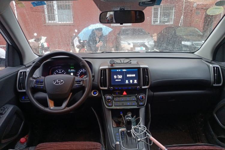Used Hyundai ix35 2019 2.0L Automatic 2WD Zhiyong·Changxiang Edition China V Standard Center Console