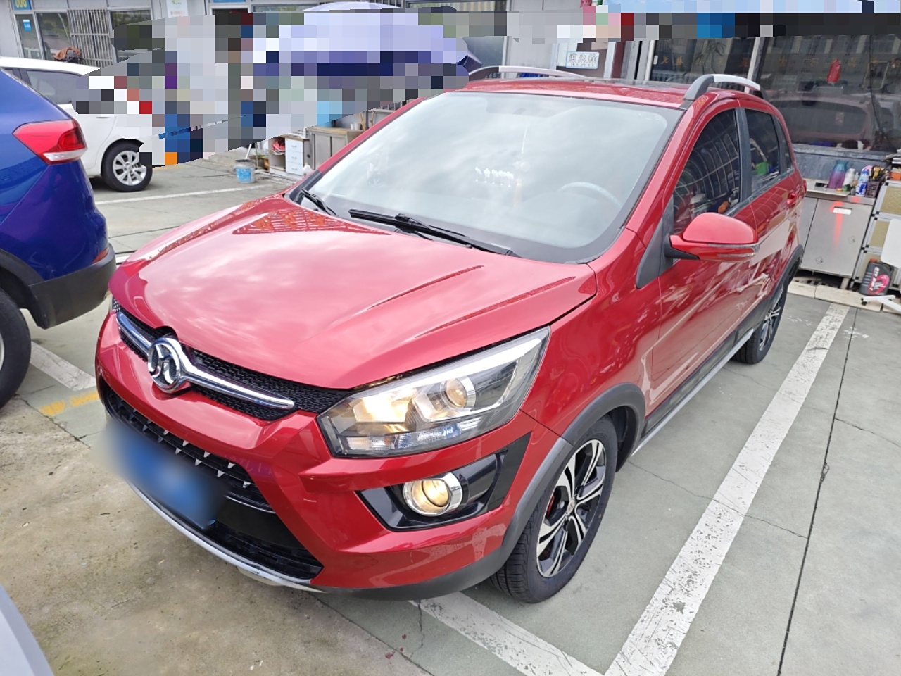 تحت مقدمة السيارة