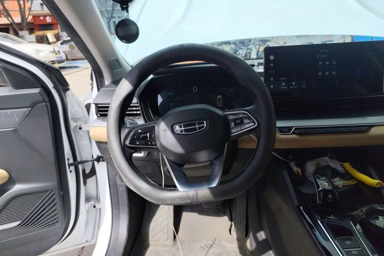 Used Geely Auto Emgrand L HiP 2024 Champion Edition 1.5TD-DHT Pro 100KM Excellence Model
