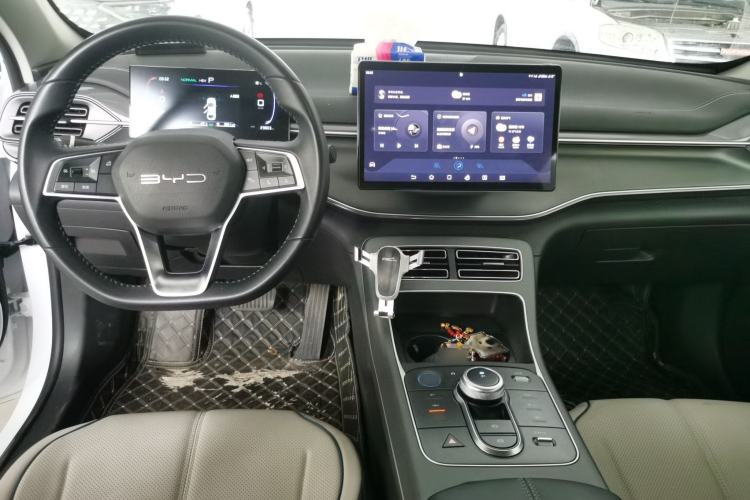 Used BYD Destroyer 05 2024 HONOR Edition DM-i 55KM Luxury Model Center Console