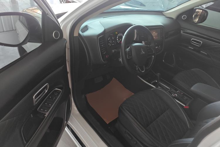 Used Mitsubishi Outlander 2021 2.4L 4x4 Zhi Xiang Edition 7 Seats
