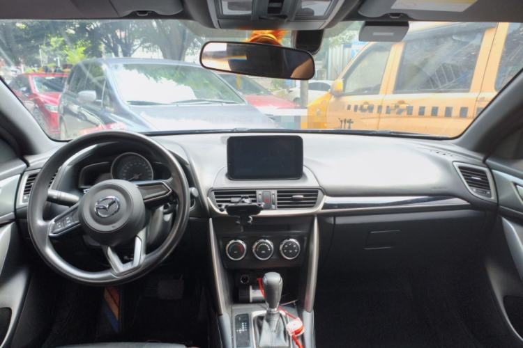 Used Mazda CX-4 2018 2.0L Automatic Two-Wheel Drive Blue Sky Dynamic Version China V Standard Center Console