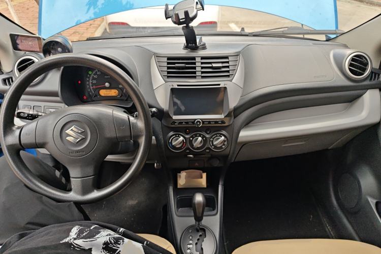 Used Suzuki Alto 2013 1.0L Automatic Luxury Model Center Console