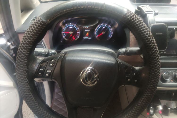 Used FORTHING Lingzhi 2019 M5L 1.6L 7-Seater Luxury Model China VI Standard Steering Wheel