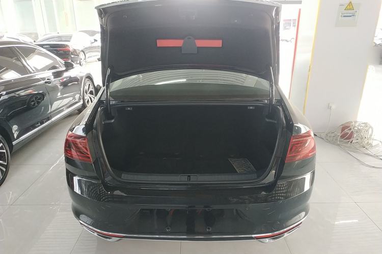 Used Volkswagen Magotan 2023 2 Million Units Commemorative Edition 330TSI DSG Luxury Version Trunk