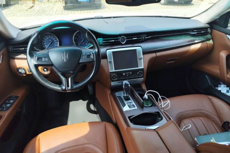 Used Maserati President 2013 3.0T Standard Model Center Console