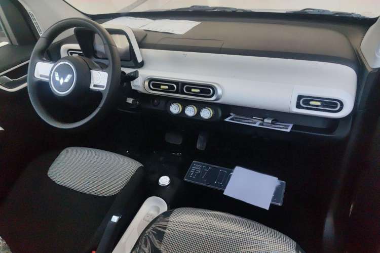 Used Wuling Hongguang MINIEV 2024 3rd Generation 215km Youth Edition