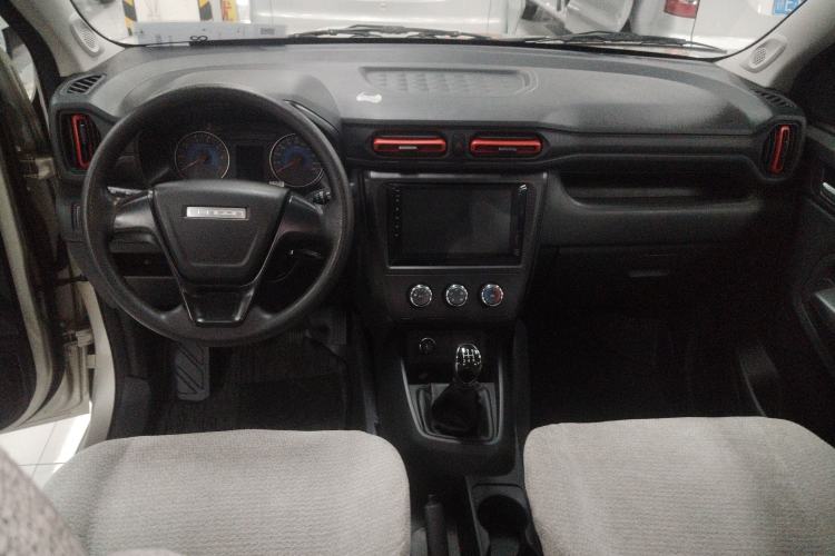 Used Dongfeng Fengon 380 2022 1.5L Standard Edition 7-Seater Passenger Vehicle Center Console