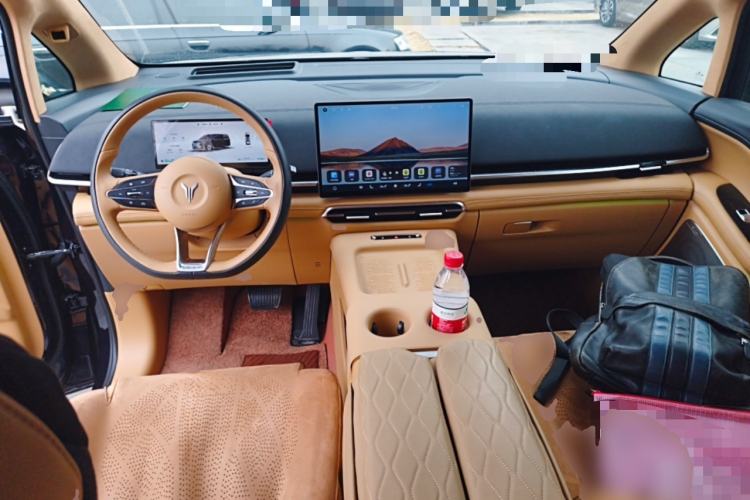 Used VOYAH Dream 2025 PHEV Four-Wheel-Drive Flagship Version – Qiankun Edition Center Console