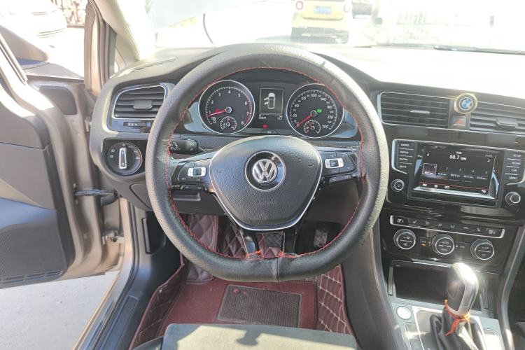 Used Volkswagen Golf 2015 1.4TSI Automatic Flagship Model Steering Wheel