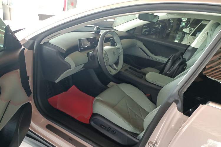 Used Nio ET5 2022 75 kWh Driver Seat