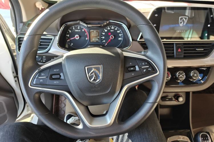 Used Baojun 310W 2017 1.5L Manual Fashion Model China V