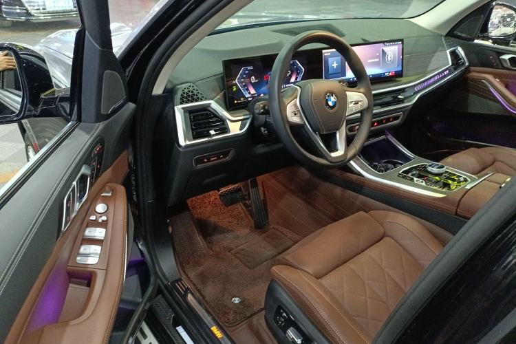 Used BMW X7 2024 xDrive40i Luxury Package – Leading Model