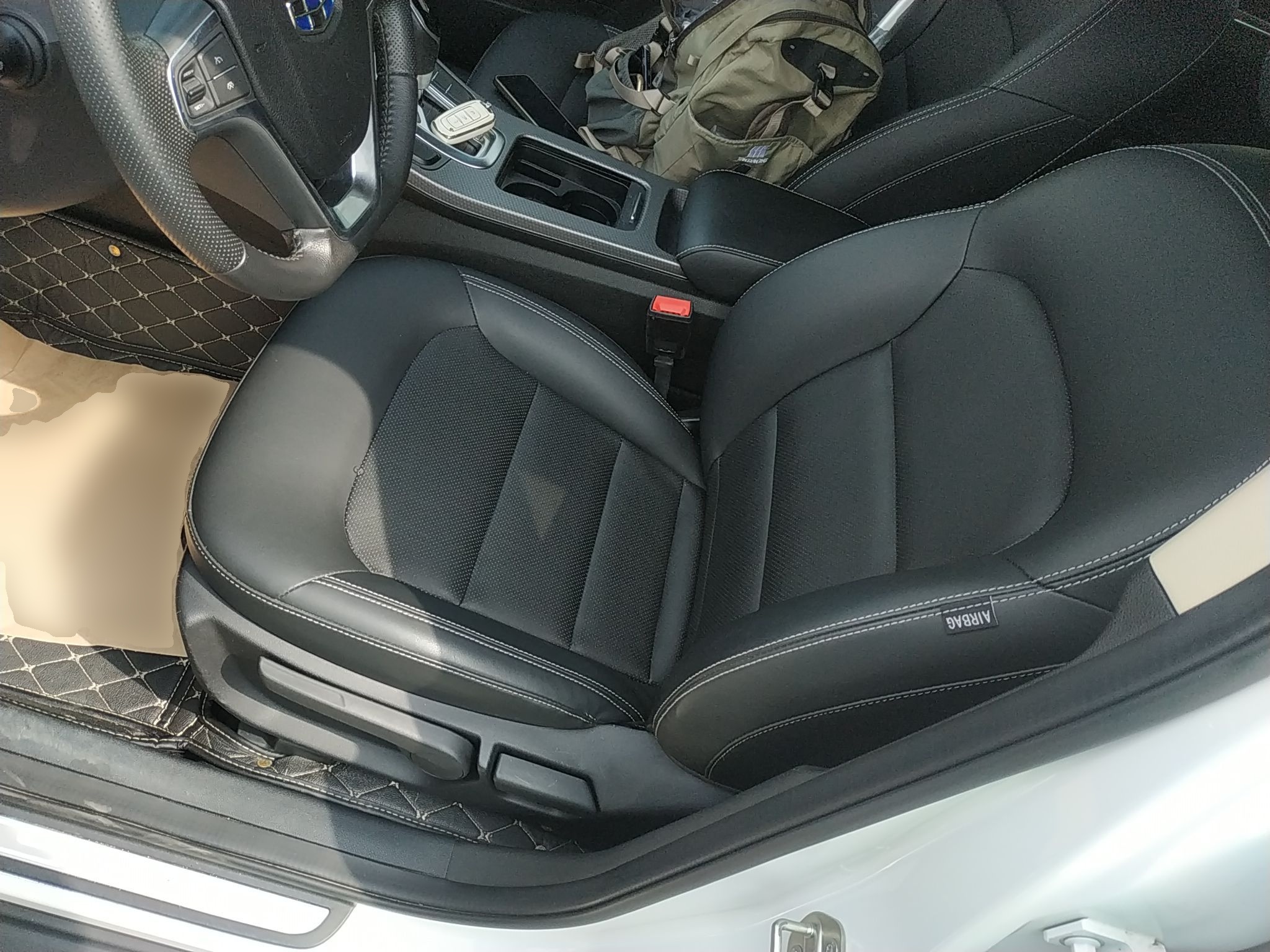 Переднее сиденье в автомобиле