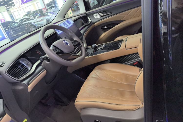 Used Denza D9 2022 DM-i 970 Four-Wheel Drive Flagship Model
