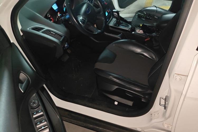 Used Ford Focus 2012 Sedan 1.6L Automatic Fashion Edition