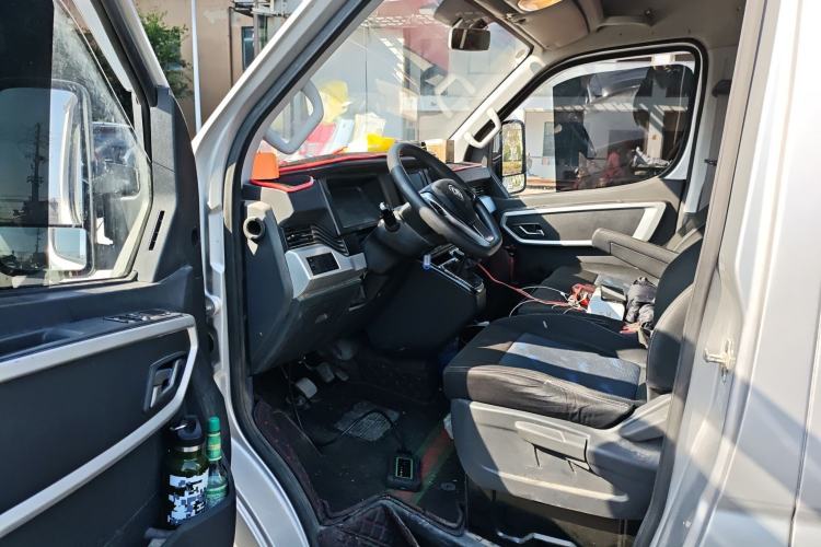 Used Dongfeng Yufeng 2023 V9+ 2.0T Manual Front-Wheel-Drive Multi-Function Mid-Roof Van with 7/8/9 Seats