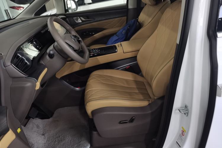 Used Denza D9 2023 DM-i 965 Luxury Model