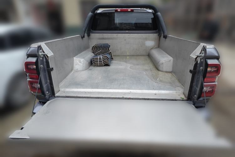 Used Great Wall King Kong Poer 2022 2.0T Manual Diesel Two-Wheel Drive Elite Version with Long Bed GW4D20M Trunk