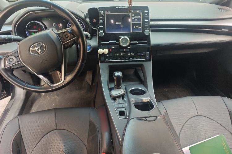 Used Toyota Avalon 2019 Dual-Engine 2.5L XLE Prestige Version China VI Standard Center Console
