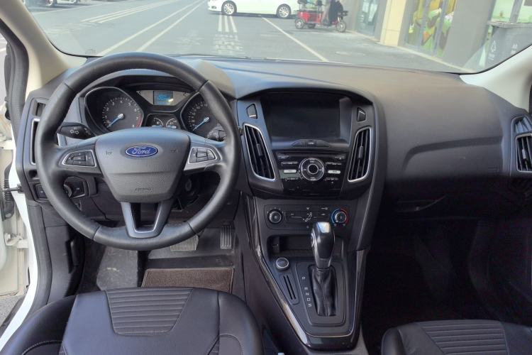 Used Ford Focus 2018 Hatchback Classic 1.6L Automatic Trendy SmartDrive Edition Center Console