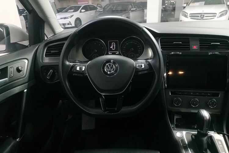 Used Volkswagen Golf 2015 1.4TSI Automatic Luxury Model Steering Wheel