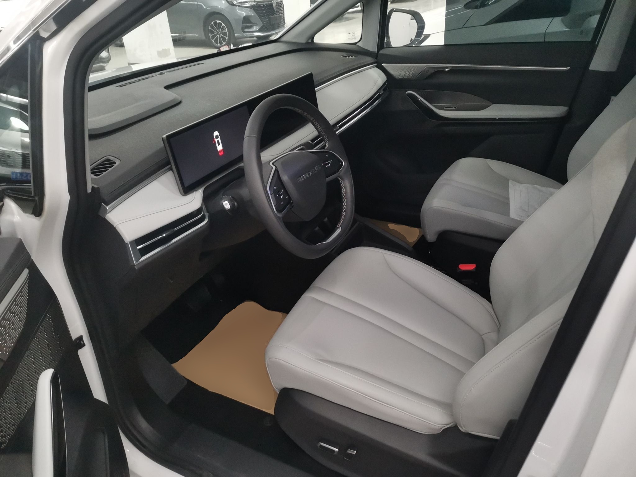 Переднее сиденье в автомобиле