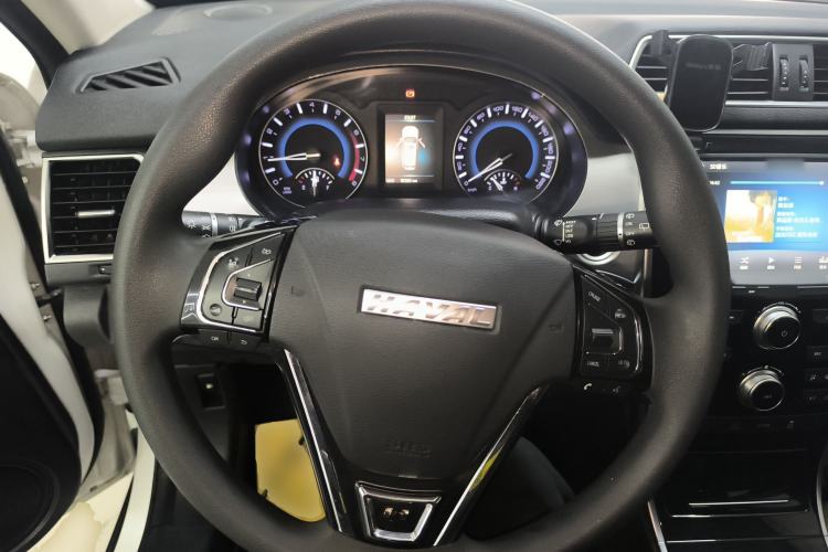 Used Haval H2 2018 Chuanxiang Edition 1.5T Manual Two-Wheel Drive Fashion Model China V Standard Steering Wheel