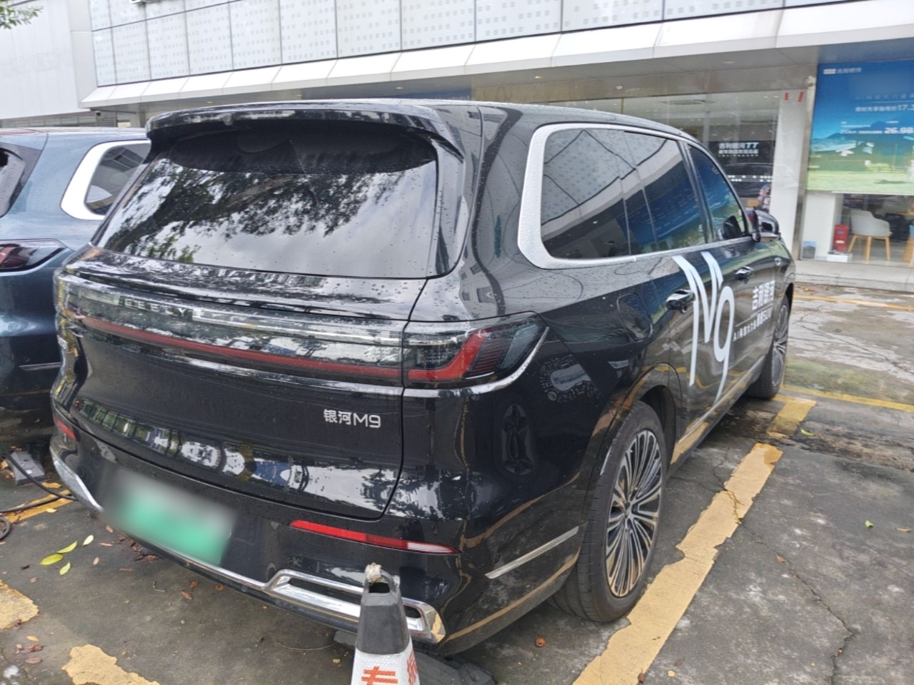 Geely Galaxy M9 2025 Model 210km Four-Wheel-Drive Leading Edition — снимка 6