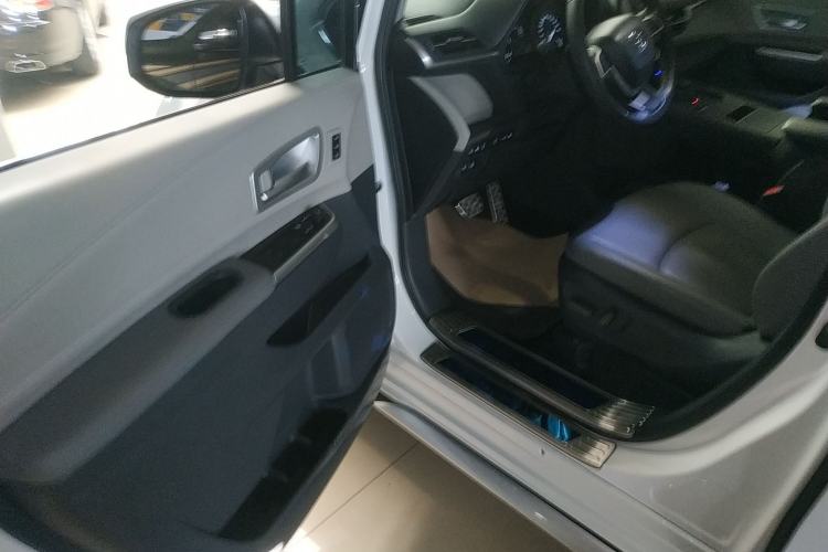 Used Toyota Granvia 2023 2.5L Hybrid Prestige PLUS Edition
