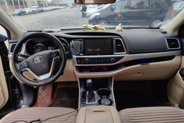 Used Toyota Highlander 2015 2.0T Four-Wheel Drive Elite Edition 7-Seater Center Console