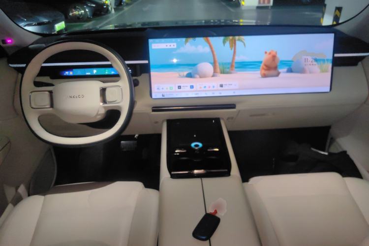 Used Lynk & Co 900 2025 2.0T Ultra Center Console