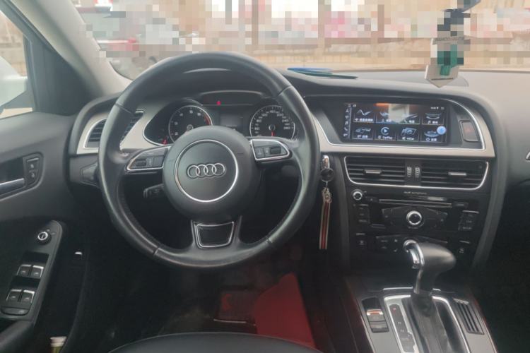Used Audi A4L 2013 35 TFSI Automatic Standard Model Steering Wheel