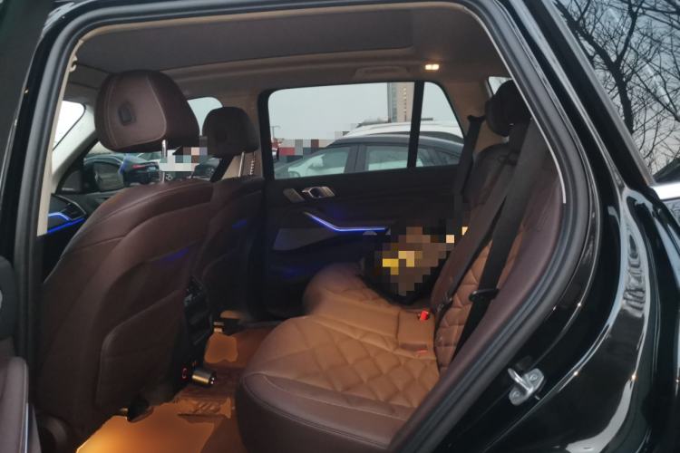 Used BMW X5 2022 Restyled xDrive 30Li Luxury Version M Sport Package Left Rear Seat