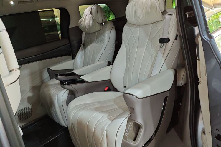 Used Denza D9 2022 DM-i 1040 Prestige Model