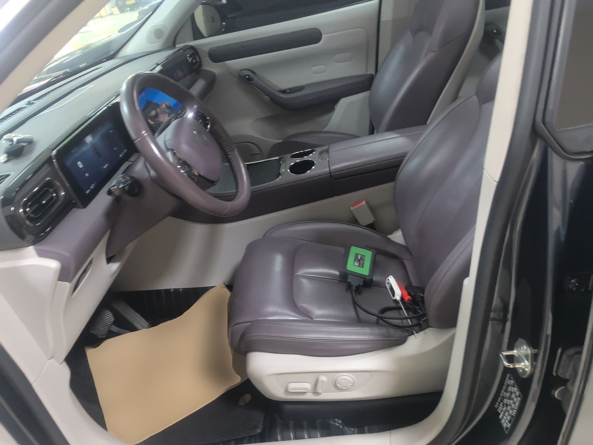 Переднее сиденье в автомобиле