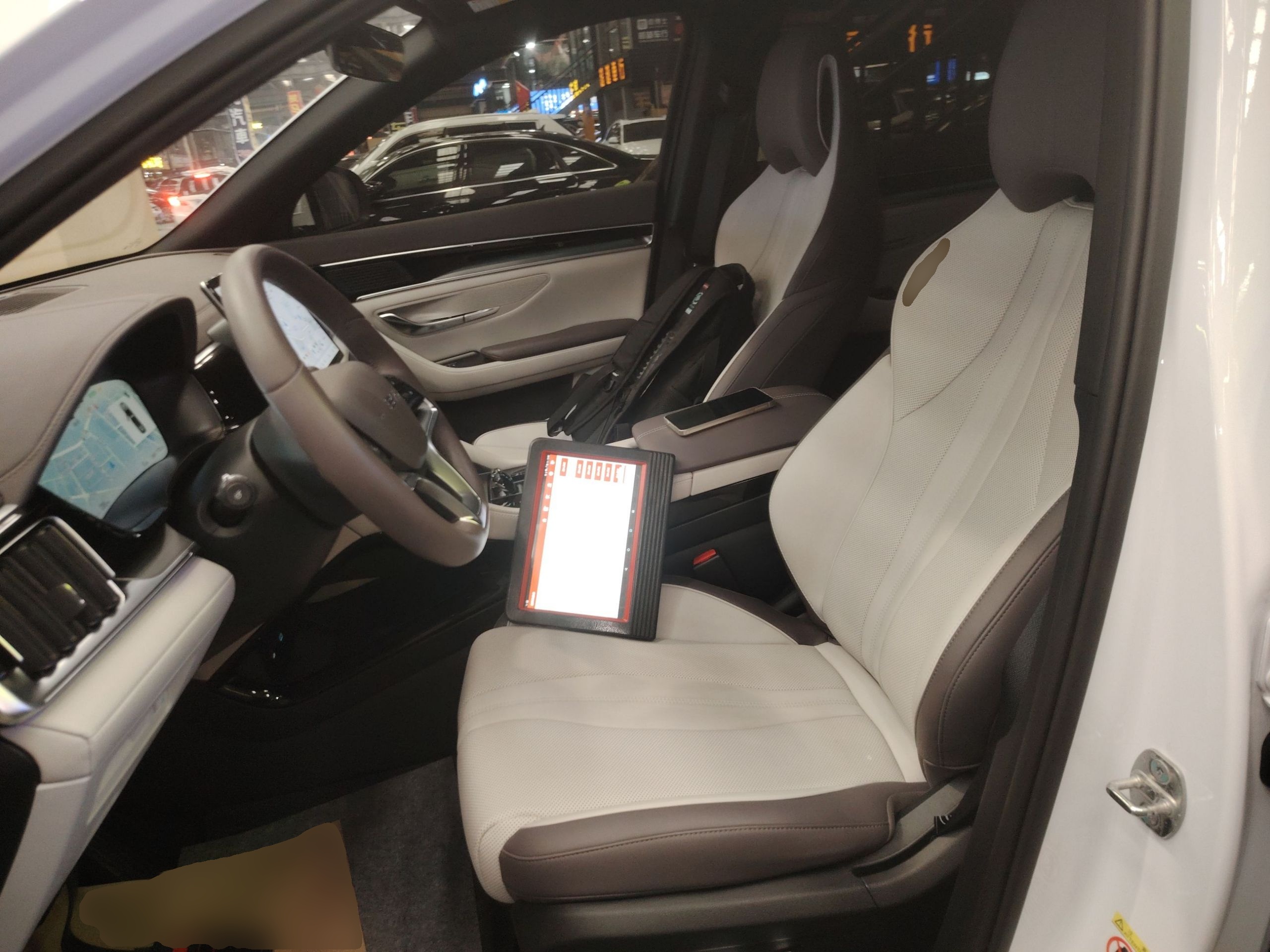 Переднее сиденье в автомобиле