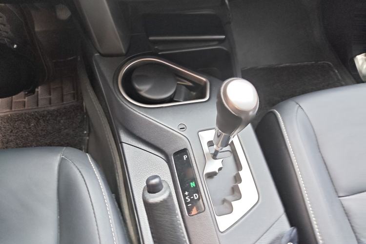 Used Toyota RAV4 2016 2.5L Automatic 4x4 Elite Edition Gear Lever