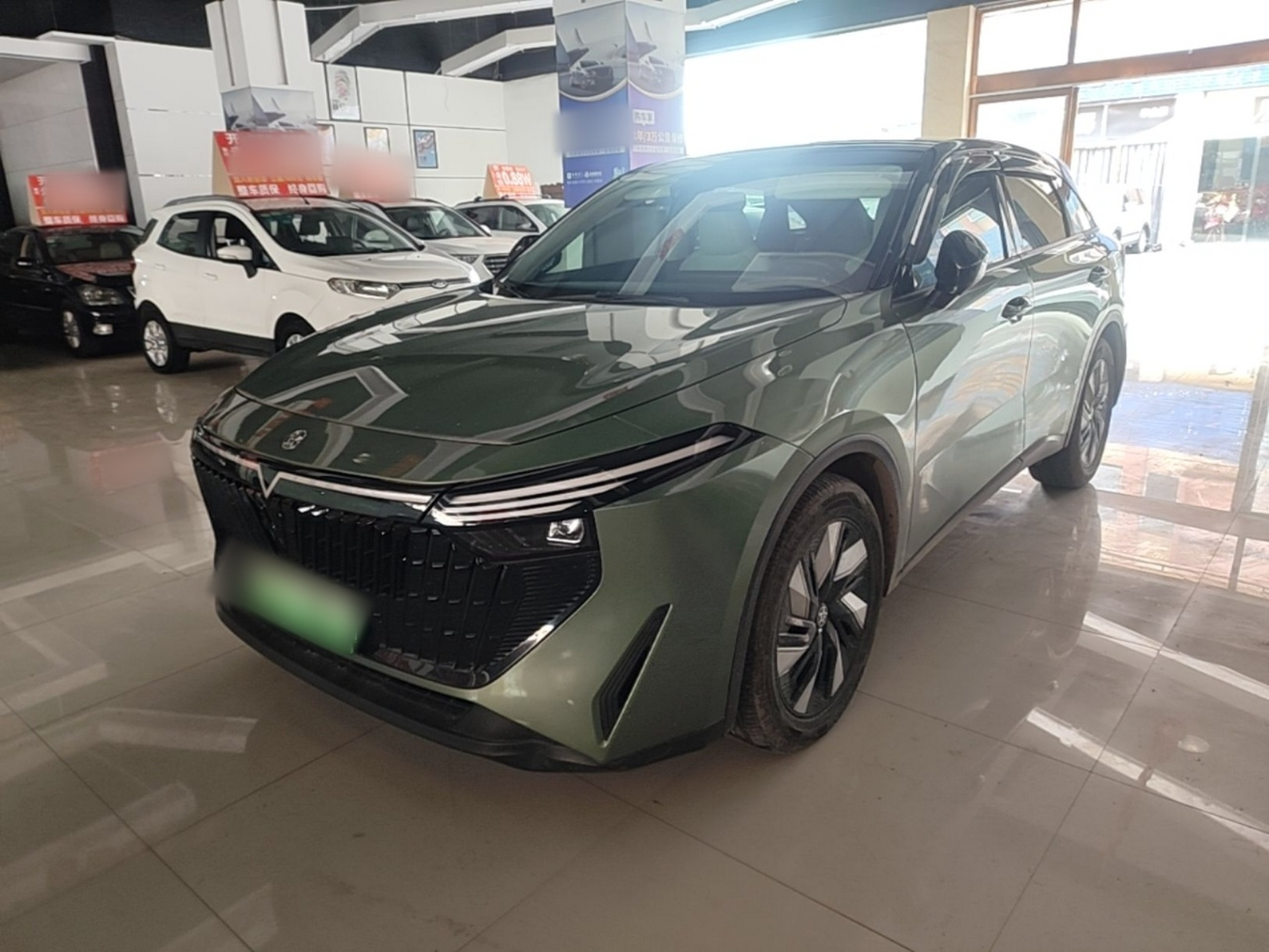 Под передней частью автомобиля