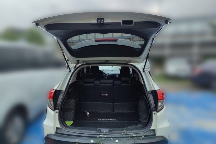 Used Honda Vezel 2020 1.5L CVT Pioneer Edition Trunk