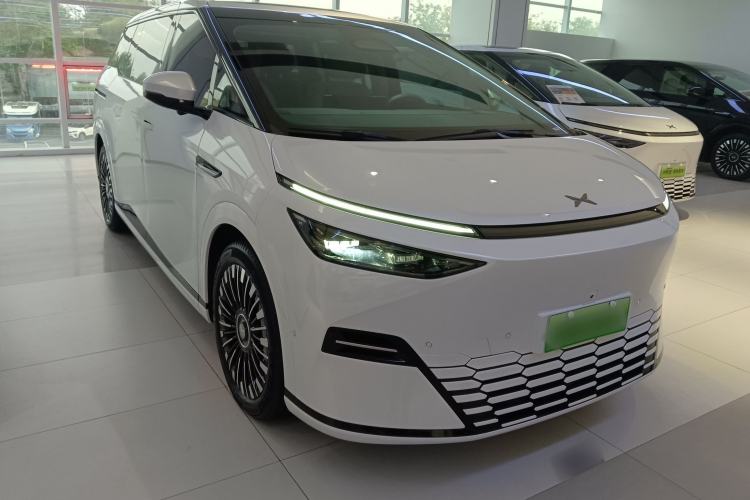 Used XPeng X9 2025 740 Ultra-Long Range Max Front Right 45 Deg