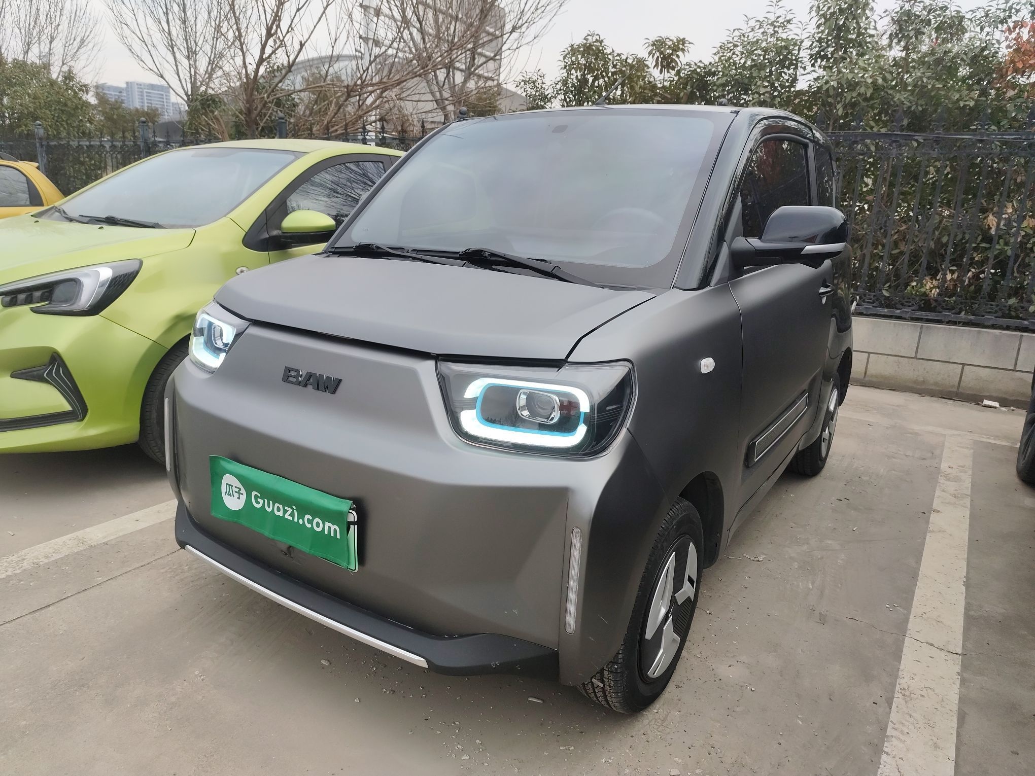 تحت مقدمة السيارة