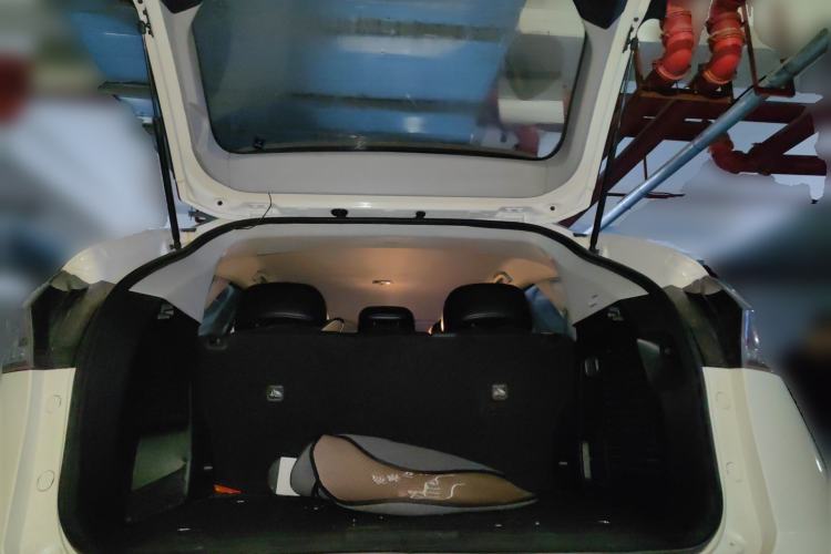 Used Luxgen U6 SUV 2015 1.8T New Innovation Upgrade Trunk