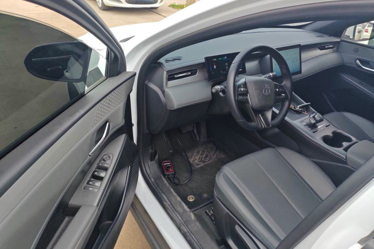 Used BYD Qin PLUS 2025 DM-i Smart Drive 55KM Leading Model Driver Seat