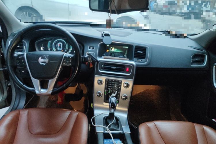 Used Volvo S60 2016 S60L T4 Zhiyuan Edition Center Console